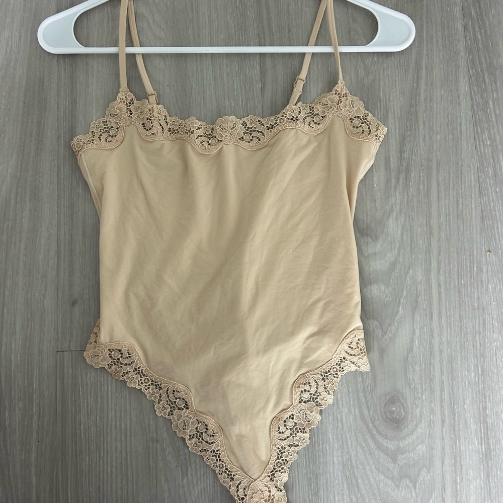 SKIMS Beige Lace Bodysuit